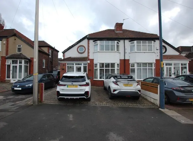 Mossley Road, Ashton-under-Lyne, Greater Manchester, OL6, photo 1