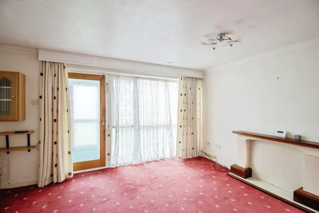 Brewster Close, Coventry, CV2, photo 3