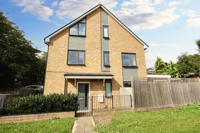 Photo 2 — 2E Stanhope Road, Croydon, Croydon, CR0 5NS