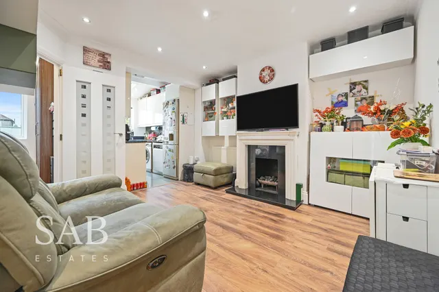 Braund Avenue, Greenford, UB6, photo 2