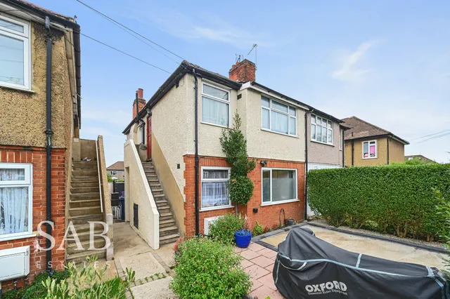 Braund Avenue, Greenford, UB6, photo 1