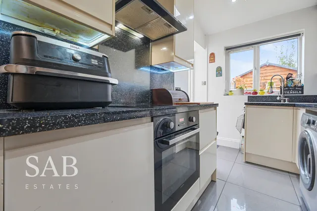 Braund Avenue, Greenford, UB6, photo 3