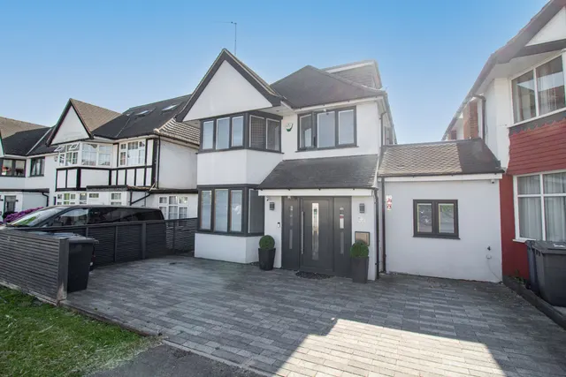 Broadfields Avenue, Edgware, HA8, photo 2