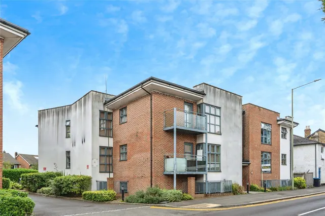 High Street, Addlestone, KT15, photo 2