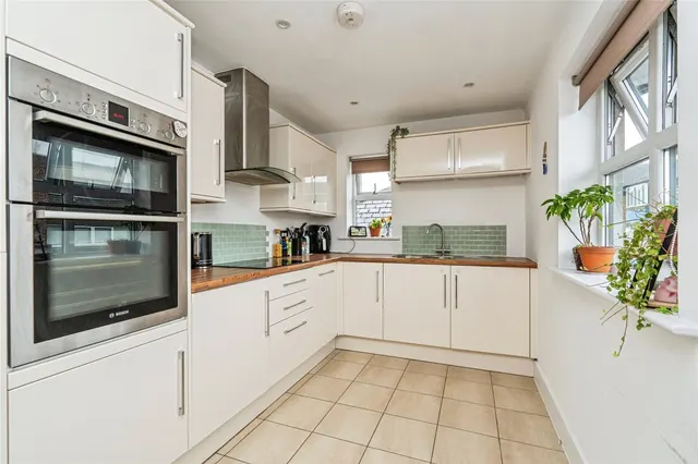 High Street, Addlestone, KT15, photo 3