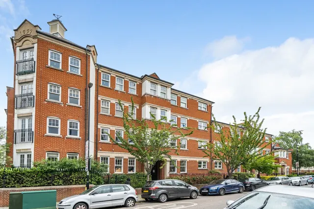 Photo 3 — Bromley Road, Catford, London, SE6