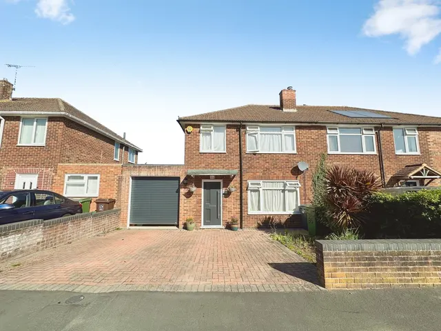 Elmwood Way, Basingstoke, Hampshire, RG23 8LQ, photo 1