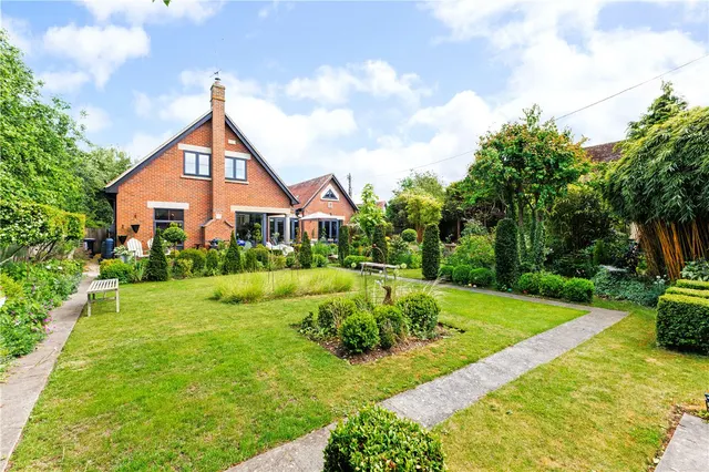 Lockeridge, Marlborough, SN8, photo 1