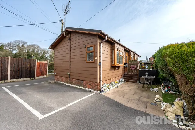 The Glen, Linthurst Newtown, Blackwell, Bromsgrove, B60 1BX, photo 1