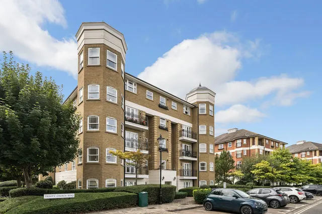 2 bedroom flat, Trinity Church Road, Barnes, SW13