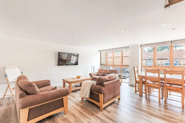 Light-Filled Coach House Conversion i, photo 2
