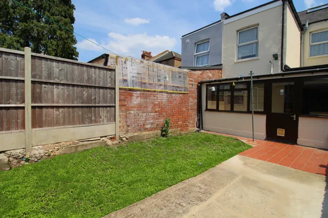 Photo 3 — Martindale Road, TW4