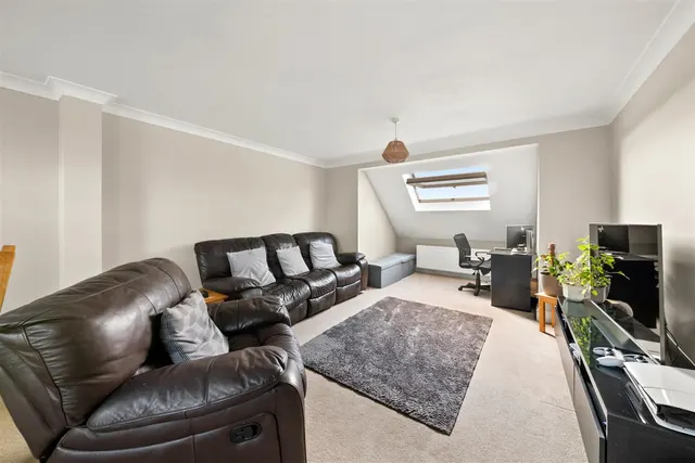 Dawley Road, Hayes, photo 2