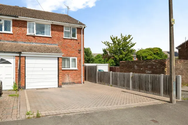 Whitewood Way, Worcester, photo 1