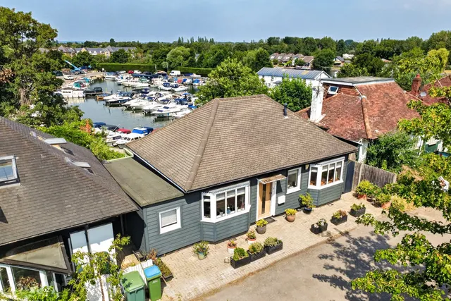 The Ridgeway, Walton-On-Thames KT12 1BH, photo 1