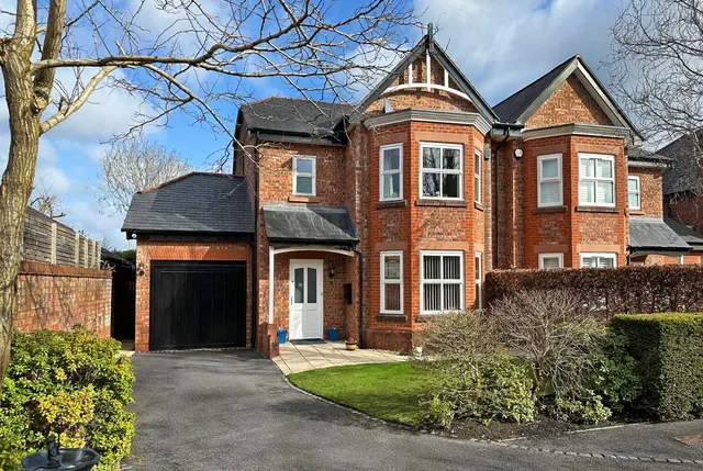 Charlotte Place, Hale, Cheshire WA15 8WR, photo 1