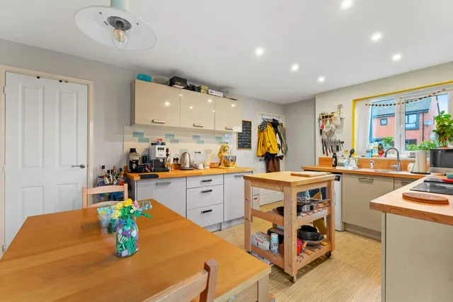 Photo 2 — Worsley Close, Castlefields, Runcorn, WA7 2XL