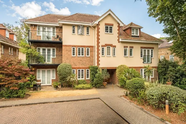 Sheerwater Road, Addlestone, KT15, photo 1