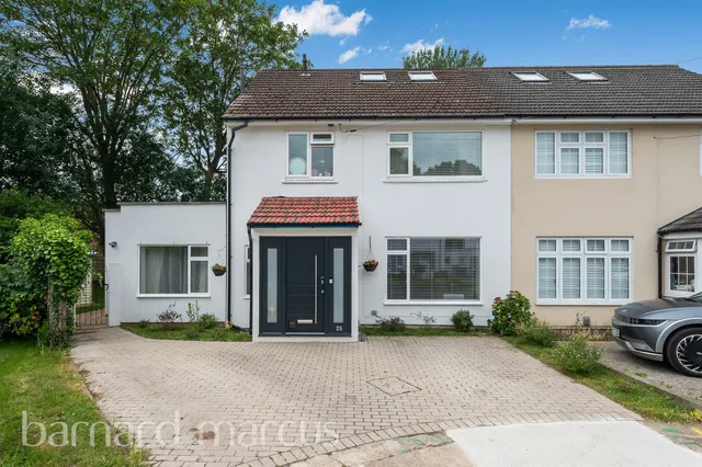 Barton Green, New Malden, photo 1