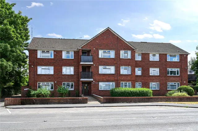 Shawfield Road, Ash, Guildford, Surrey, GU12 6PG, photo 1