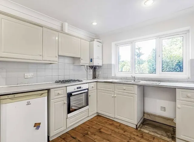 Photo 3 — Oakfield Road, Hornsey, N4
