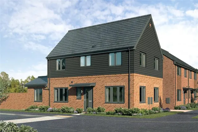 Wheldon Lane, RG40, photo 1