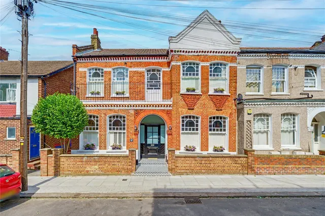 Dafforne Road, London, SW17, photo 1
