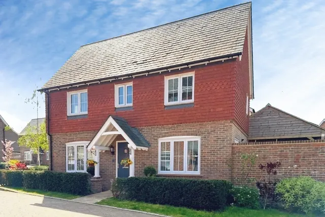 Deepford Crescent, Hook, Hampshire, RG27 9YU, photo 1
