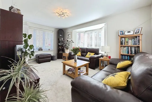 Photo 2 — Deepford Crescent, Hook, Hampshire, RG27 9YU