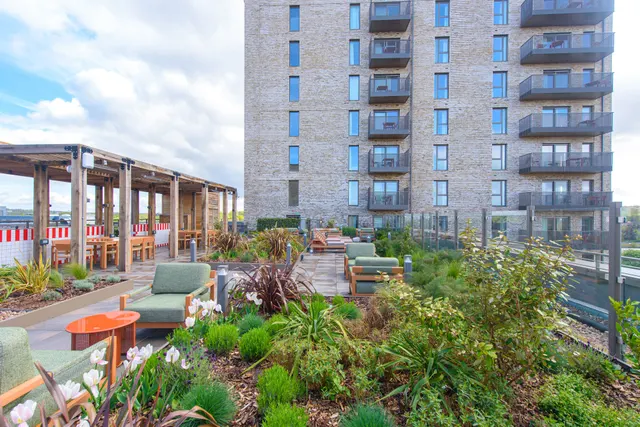Photo 2 — Flat 19, Dovecote House, London