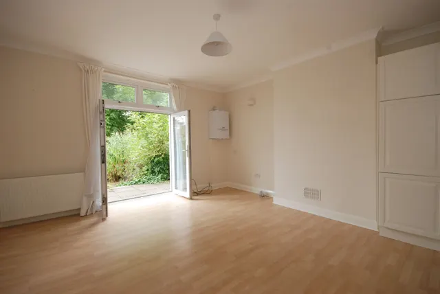 Photo 2 — 4 Hilltop Court, 14-16 Alexandra Road, London