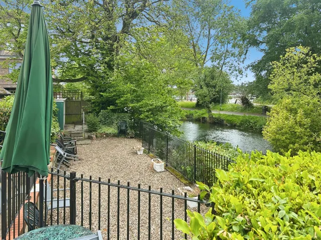 Archers Court, Salisbury, SP1, photo 2