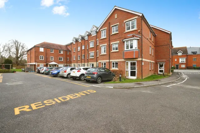 Archers Court, Salisbury, SP1, photo 1