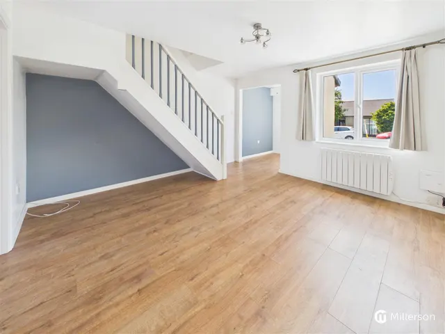 Glendale Crescent, Mount Hawke, TR4, photo 2