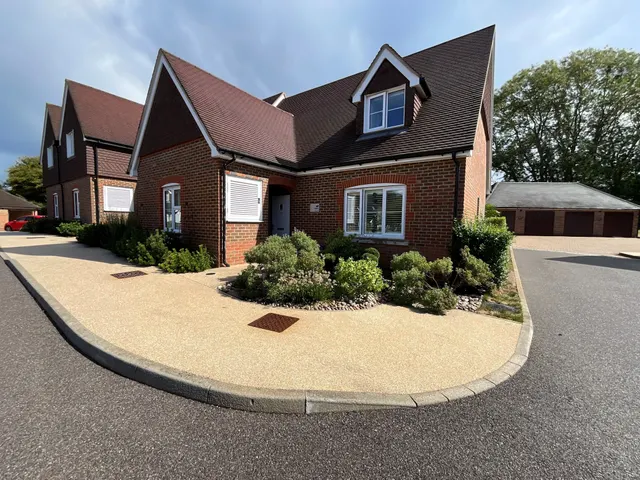 Hazel Close, Liphook, GU30, photo 1
