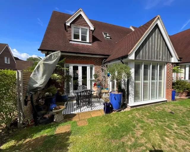 Photo 2 — Hazel Close, Liphook, GU30