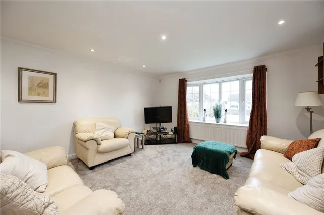 Coronation Road, Hayling Island, PO11, photo 3