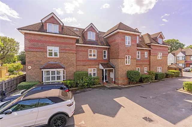 Holly Bush Lane, Hampton, TW12 2QW, photo 1