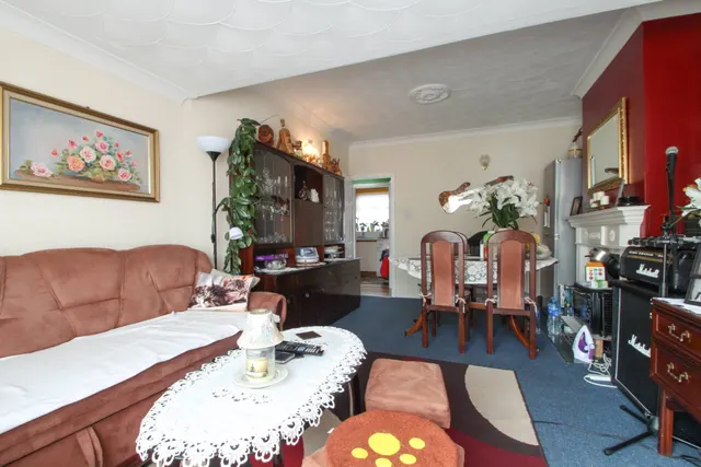 Photo 2 — Burnham Crescent, Dartford