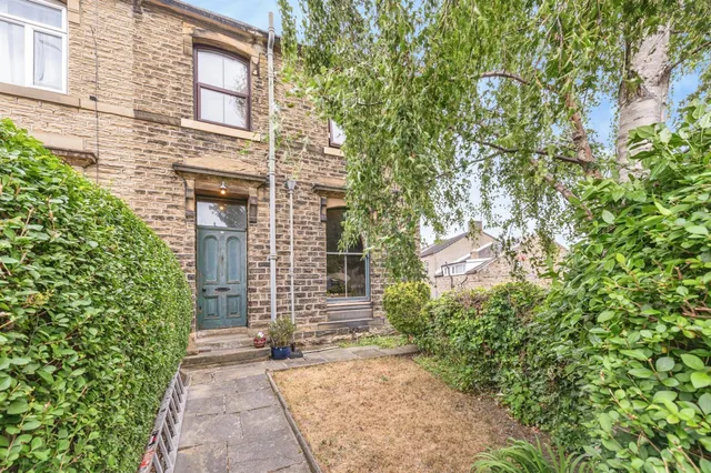 St. Johns Road, Huddersfield, photo 1