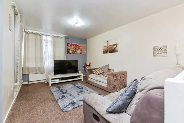 Collingwood Court, Washington, NE37, photo 3