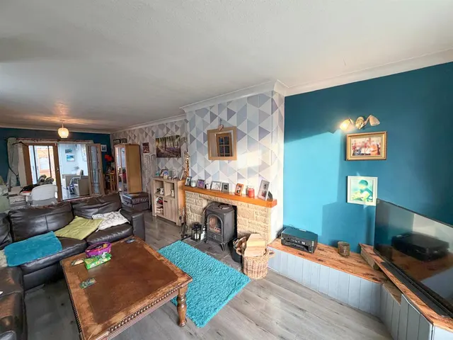 Photo 2 — Aireville Mount, Silsden, BD20 0HY
