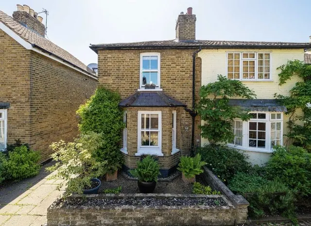 School Walk, Sunbury-On-Thames, TW16, photo 1