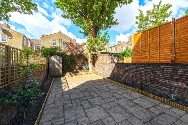 2 bedroom flat — Ongar Road, London, SW6 1SJ