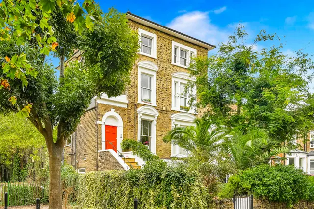 2 bedroom house — Tollington Place, London, N4