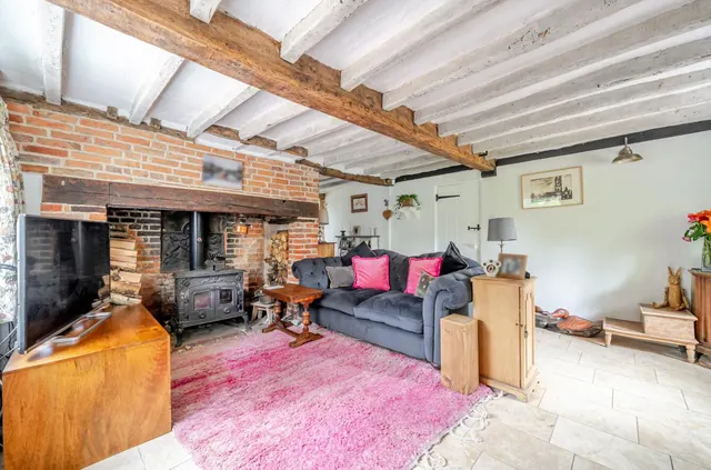 Captivating Grade II Listed Home, Nettlestead Green, photo 3
