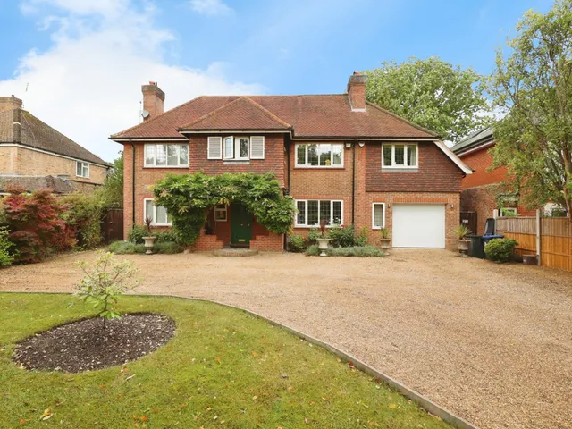 Dukes Wood Drive, Gerrards Cross, SL9, photo 1