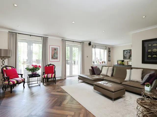 Dukes Wood Drive, Gerrards Cross, SL9, photo 2