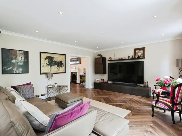Dukes Wood Drive, Gerrards Cross, SL9, photo 3