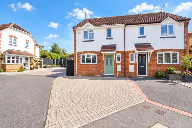 Sweet Briar Drive, Basildon, SS15, photo 1